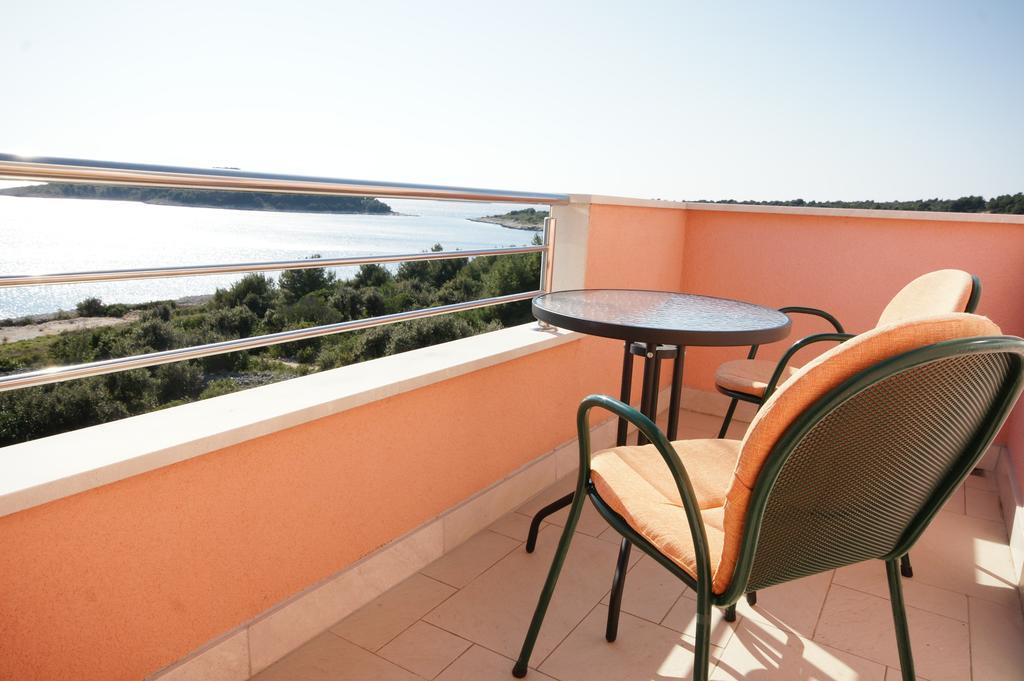 Apartments Villa Rosina Rogoznica  Zimmer foto